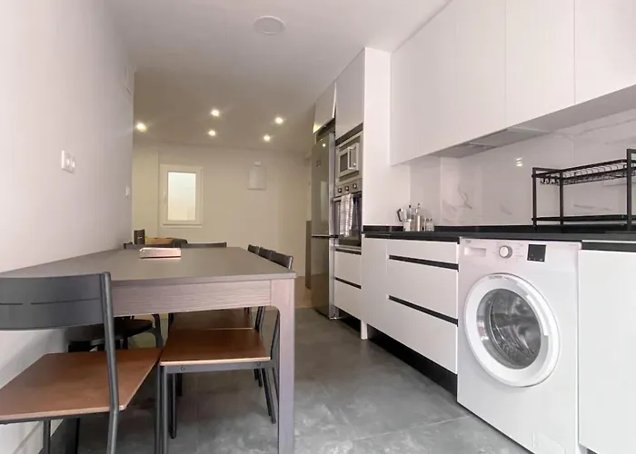 Moderno Piso Centrico Al Lado De La Playa Χιχόν